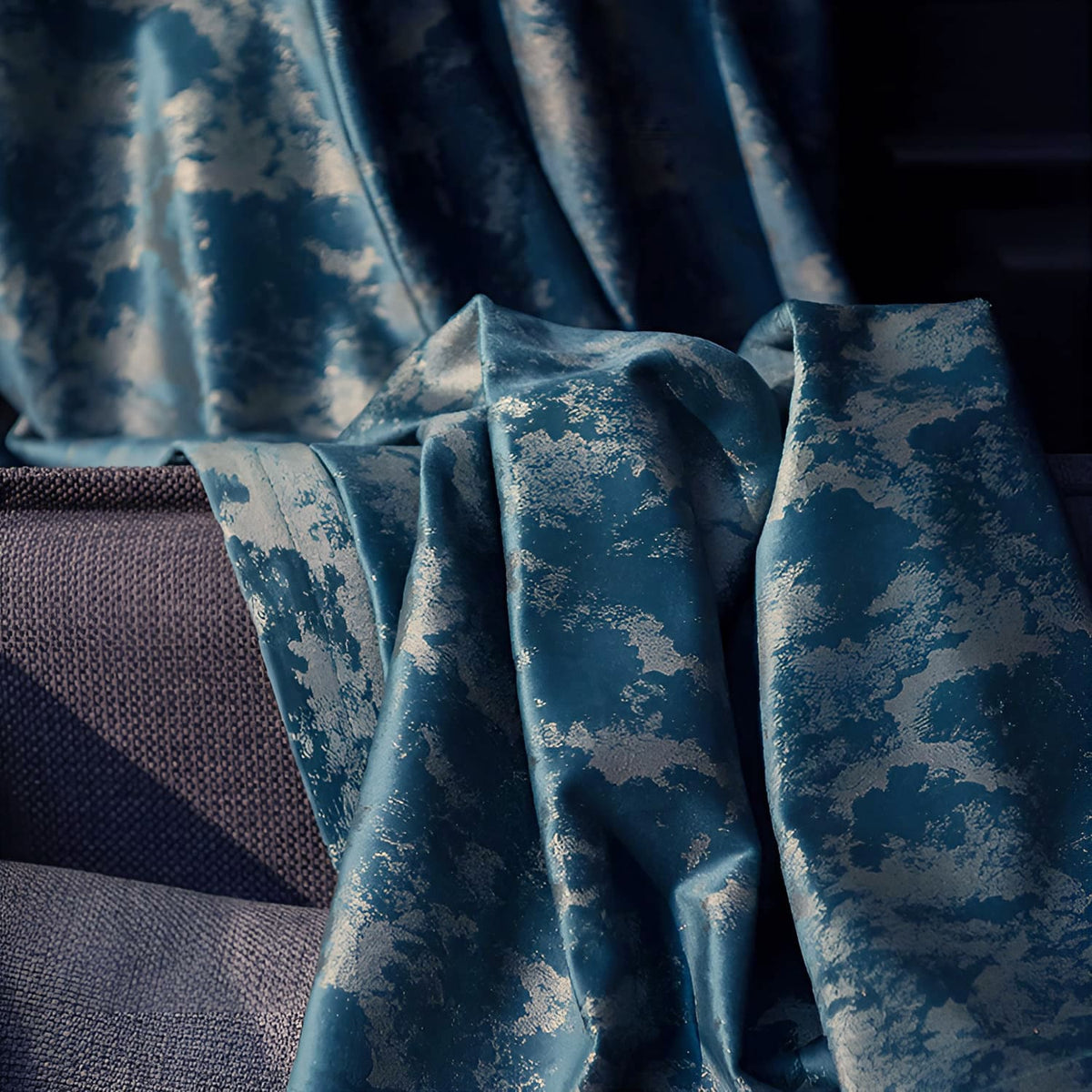 Luxurious Shimmering Blue Bronzing Velvet Curtains