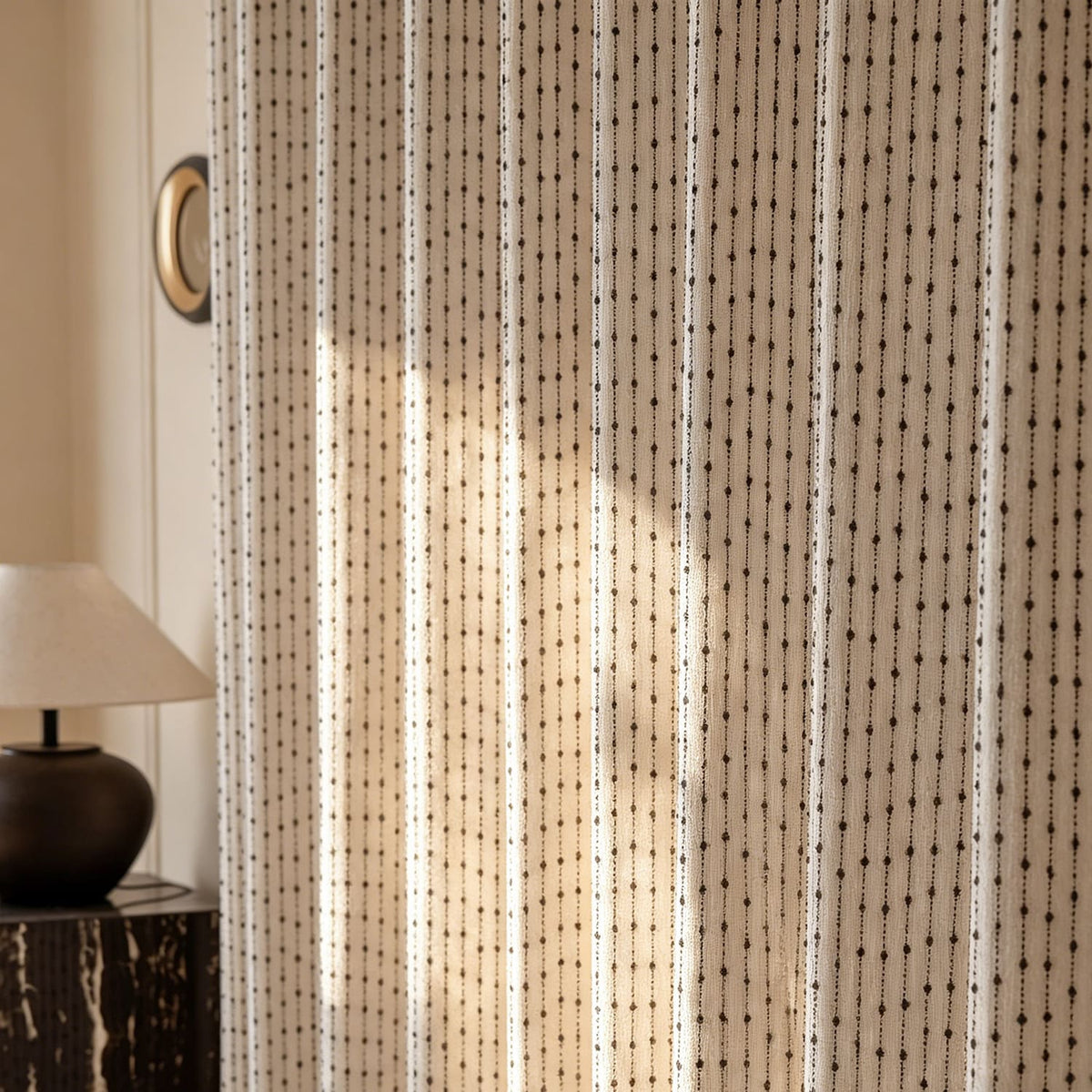 Rideaux à motifs géométriques bleus pour chambre à coucher